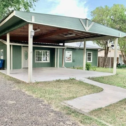 Buy this 4 bed house on 1483 East Corpus Christi Street in Beeville, TX 78102