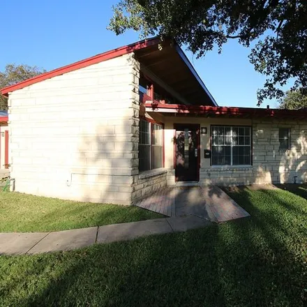 Image 2 - 105 Seeling Blvd, San Antonio, Texas, 78228 - House for sale