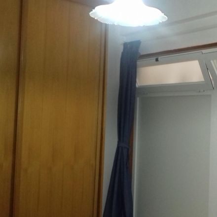 Rent this 3 bed room on Escola Básica 2/3 Avelar Brotero in Avenida Professor Doutor Augusto Abreu Lopes, 2675-296 Odivelas
