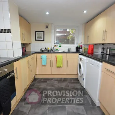 Rent this 5 bed townhouse on Delph Mount in Leeds, LS6 2HW
