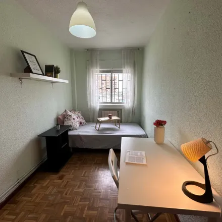 Image 3 - Calle de Escalona, 80, 28024 Madrid, Spain - Apartment for rent