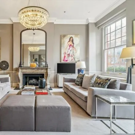 Rent this 3 bed apartment on 51 Cadogan Square in London, SW1X 0JX