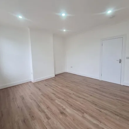 Rent this 3 bed apartment on Leytonstone Road in London, E15 1LH
