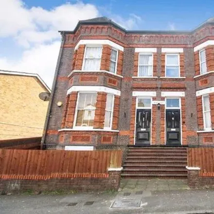 Rent this 2 bed apartment on Stockwood Crescent in Luton, LU1 3SS