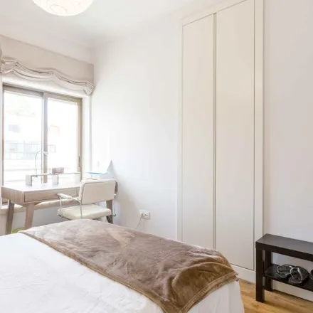 Rent this 2 bed room on Rua dos Plátanos in 2750-689 Cascais, Portugal