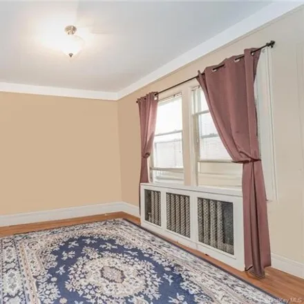 Image 9 - 337 East 237th Street, New York, NY 10470, USA - House for sale