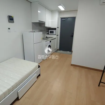 Rent this studio apartment on 서울특별시 서대문구 연희동 30-19