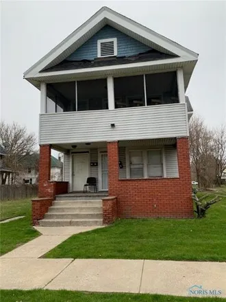 Buy this 6 bed house on 3125 Scottwood Avenue in Toledo, OH 43610