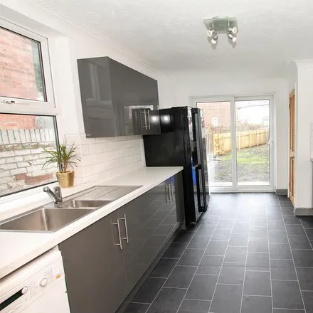 Rent this 3 bed townhouse on New Village Road in Cottingham, HU16 4NE