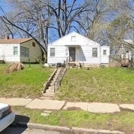 Buy this 2 bed house on 1636 Elmwood Avenue in Kansas City, MO 64127