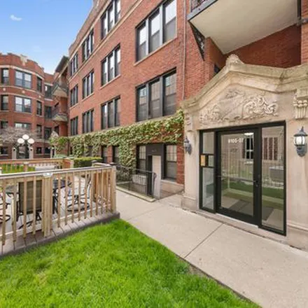 Rent this 2 bed apartment on 6101-6111 North Winthrop Avenue in Chicago, IL 60660