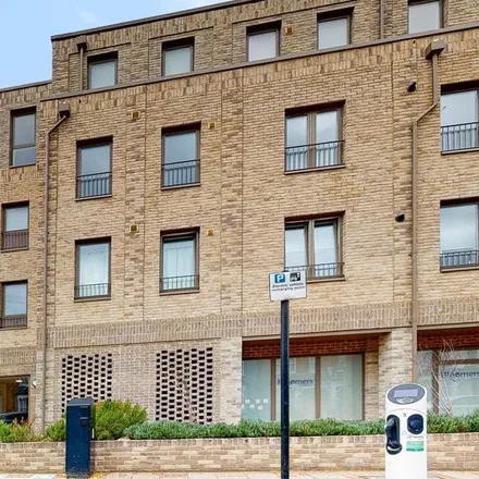 Rent this 2 bed apartment on 25 Doggett Road in London, SE6 4QA