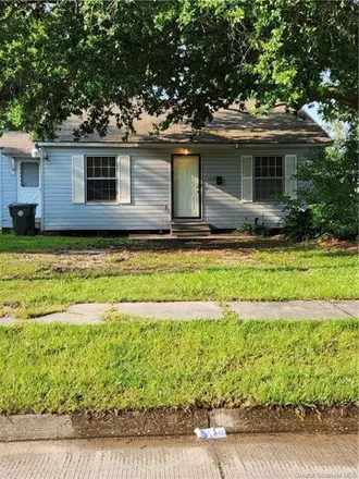 Buy this 2 bed house on 1628 7th St in Lake Charles, Louisiana