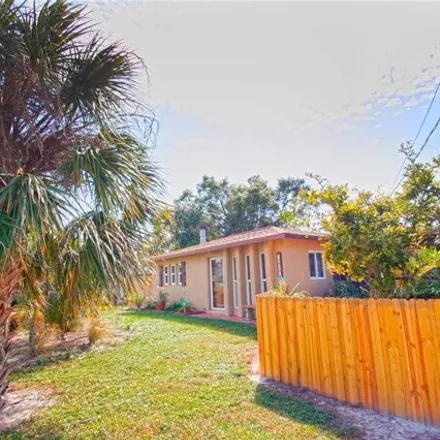 Image 3 - 4917 Lee Circle North, Lehigh Acres, FL 33971, USA - House for sale