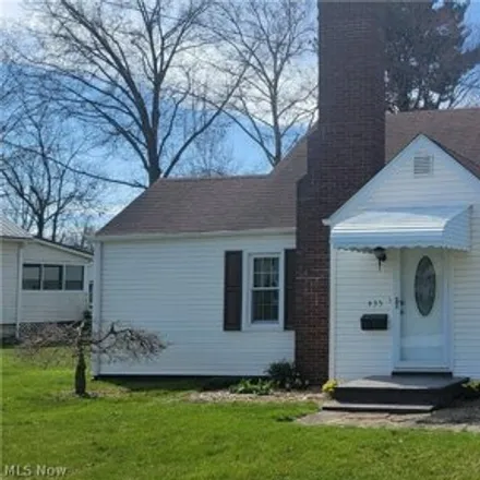 Buy this 2 bed house on 471 Union Street in Columbiana, OH 44408