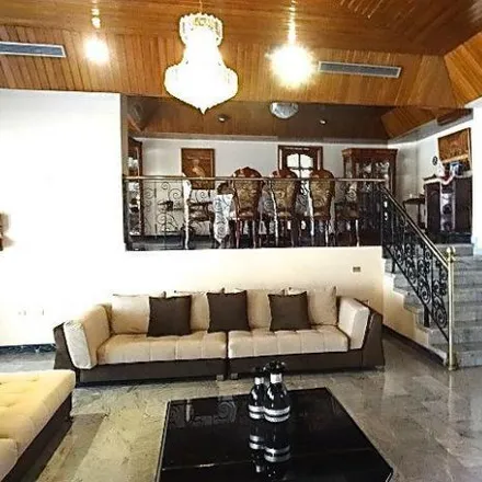 Buy this 8 bed house on Propiedad de la Universidad de Guayaquil in Luis Orrantia Cornejo, 090506