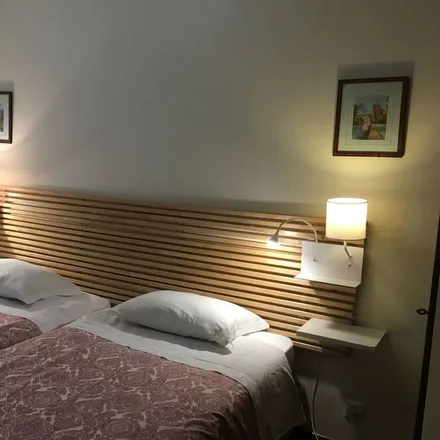 Rent this 3 bed duplex on 2655-221 Distrito da Guarda