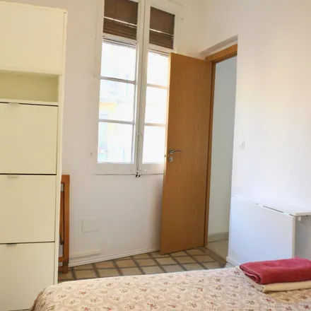 Rent this 4 bed room on Quickgold in Carrer de la Creu Coberta, 08001 Barcelona