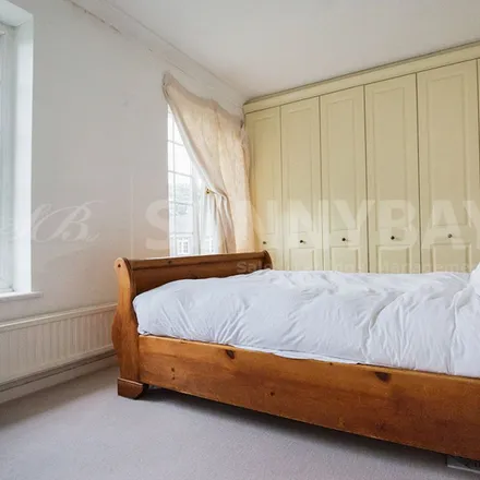 Image 6 - Beryl Harding House, Lansdowne Road, Cottenham Park, London, SW20 8AP, United Kingdom - Apartment for rent