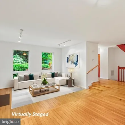 Image 4 - 2032 Chadds Ford Drive, Reston, VA 20191, USA - House for sale