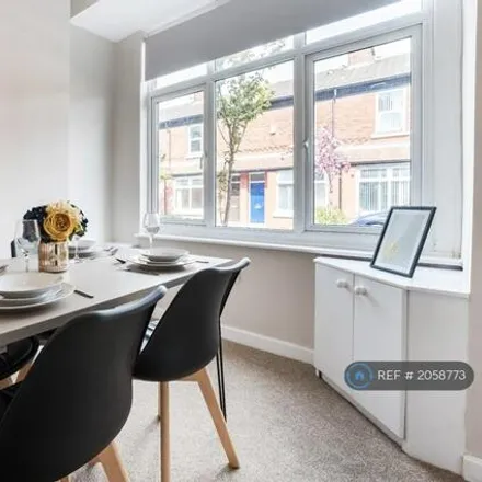 Image 3 - Seedley Street, Manchester, M14 7NF, United Kingdom - Townhouse for rent