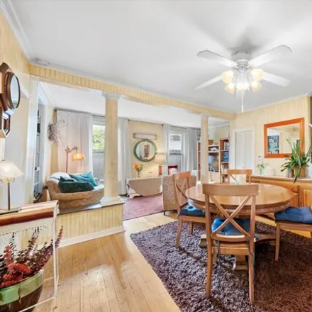Image 4 - 10214 South Prospect Avenue, Chicago, IL 60643, USA - House for sale