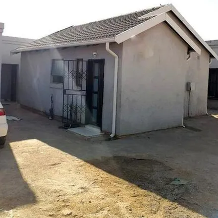 Rent this 2 bed apartment on Umbuluzi Avenue in Johannesburg Ward 44, Soweto