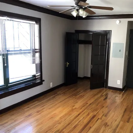 Rent this 1 bed apartment on 846 West Montrose Avenue