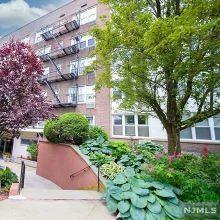 Buy this 1 bed condo on Center Avenue in Linwood, Fort Lee