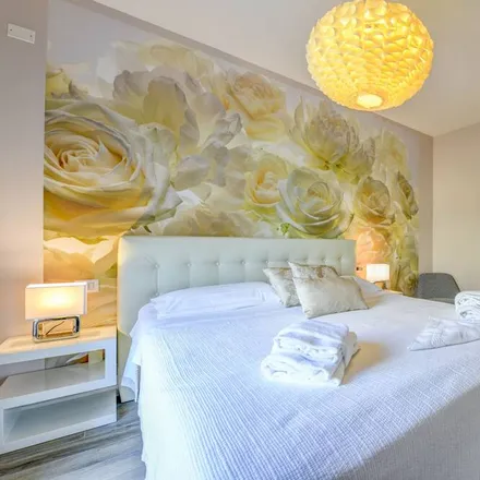 Rent this 2 bed apartment on 37014 Castelnuovo del Garda VR