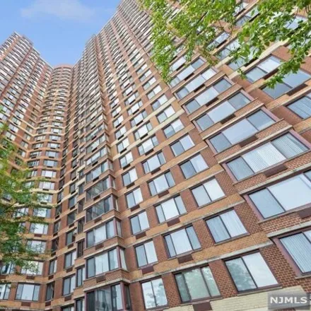 Image 2 - 100 Old Palisade Rd Apt 1813, Fort Lee, New Jersey, 07024 - Condo for sale