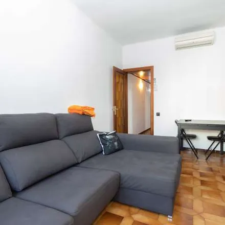 Image 5 - Carrer de Còrsega, 498, 08037 Barcelona, Spain - Apartment for rent