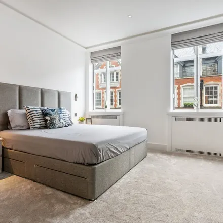Rent this 2 bed apartment on Fountain House in Mount Street, London
