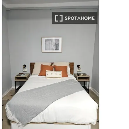 Rent this 6 bed room on Carrer de Balmes in 49, 08001 Barcelona