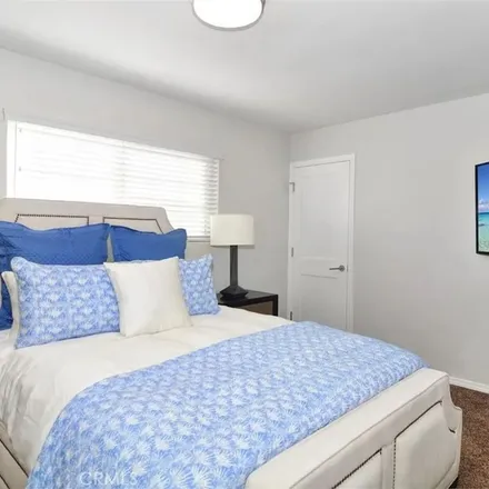 Image 4 - 209 Cypress Street, Newport Beach, CA 92661, USA - Apartment for rent