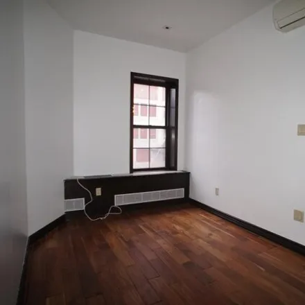 Image 4 - 1553 2nd Avenue, New York, NY 10028, USA - House for rent