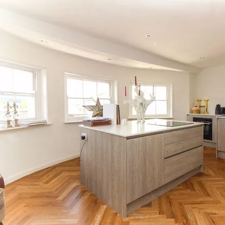 Rent this 2 bed apartment on Frog Lane in Royal Tunbridge Wells, TN1 1YT