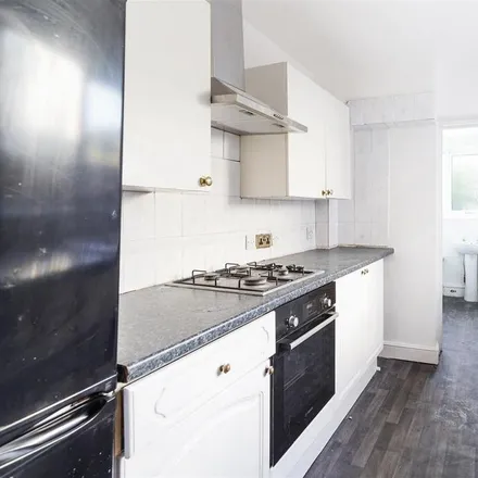 Rent this 3 bed townhouse on Cresswell Road in London, SE25 4LS