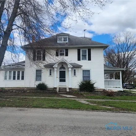 Buy this 4 bed house on 214 West Jackson Street in Fostoria, OH 44830