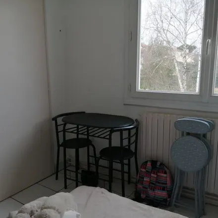 Rent this 1 bed apartment on 71 Boulevard d'Italie in 85000 La Roche-sur-Yon, France
