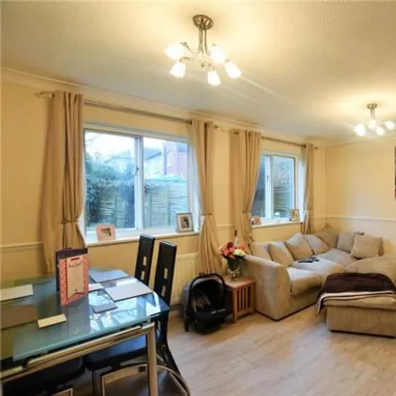 Image 2 - Alexandra Avenue, Camberley, GU15 3BG, United Kingdom - Room for rent