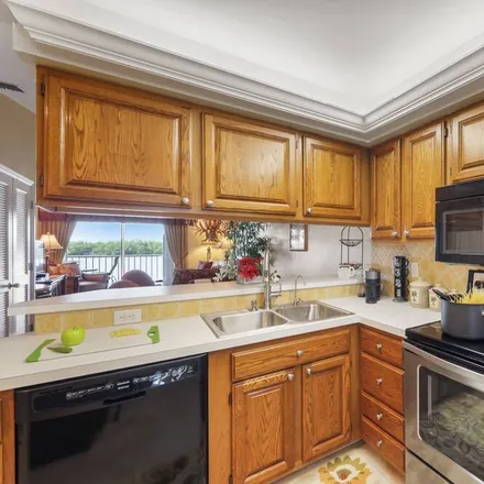Image 2 - Naples, FL - Condo for rent