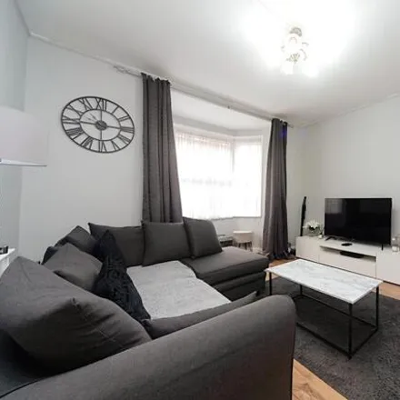 Image 4 - Naylor House, Albion Avenue, London, SW8 4TY, United Kingdom - Apartment for sale