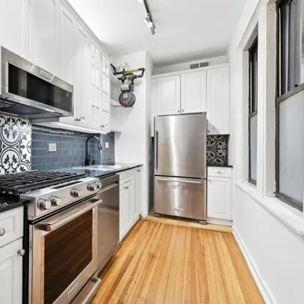 Image 5 - 28 West 69th Street, New York, NY 10023, USA - Apartment for sale