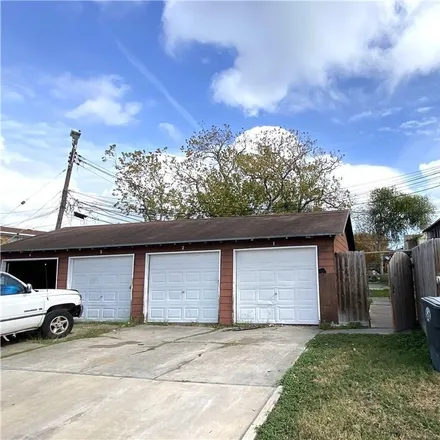 Image 2 - 830 Indiana Avenue, Corpus Christi, TX 78404, USA - Duplex for sale