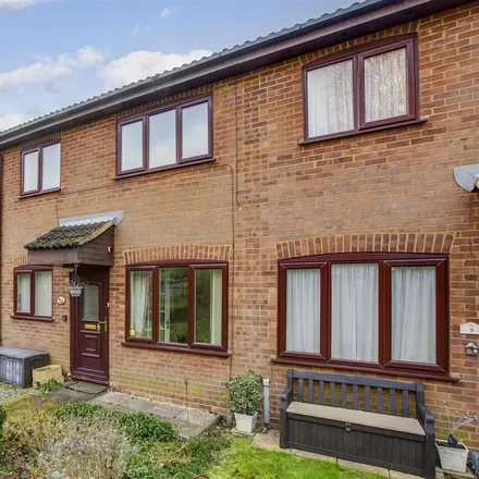 Rent this 2 bed townhouse on Denewood in Buckinghamshire, HP13 7LH