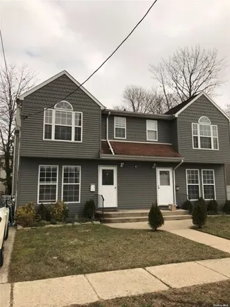 Rent this 3 bed house on 42 Edgewood Rd Unit A in Port Washington, New York