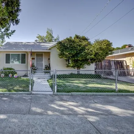 Buy this 4 bed house on 2912 Lanning Avenue in Redding, CA 96001