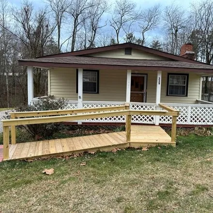 Buy this 3 bed house on 383 West Briar Avenue in Jamestown, Fentress County