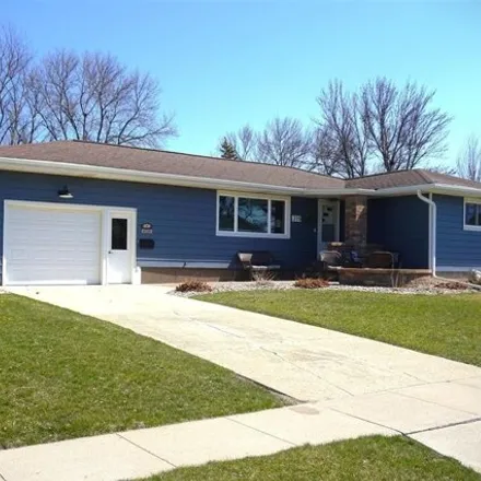 Buy this 4 bed house on 265 South Main Street in Algona, IA 50511